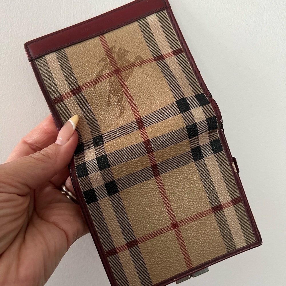 BURBERRY Kiss Lock WOC - Picture 6 of 13